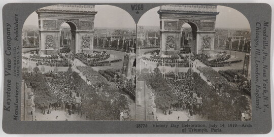 Two almost identical side-by-side black-and-white photographs of a large but orderly group of people gathered around the Arch of Triumph in Paris.