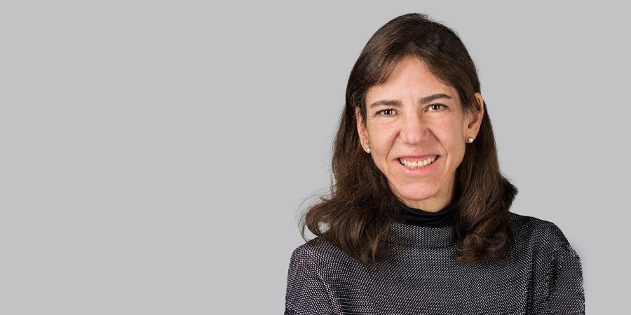 Headshot of Fernanda Valverde.