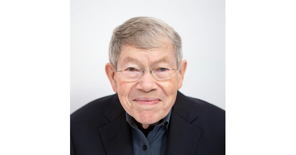 Headshot of an older man.