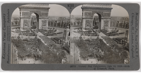 Two almost identical side-by-side black-and-white photographs of a large but orderly group of people gathered around the Arch of Triumph in Paris.