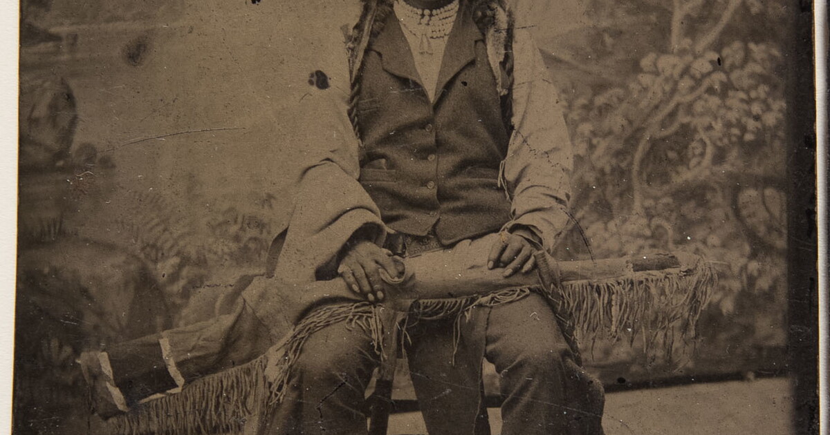 [Native American holding rifle] | Amon Carter Museum of American Art